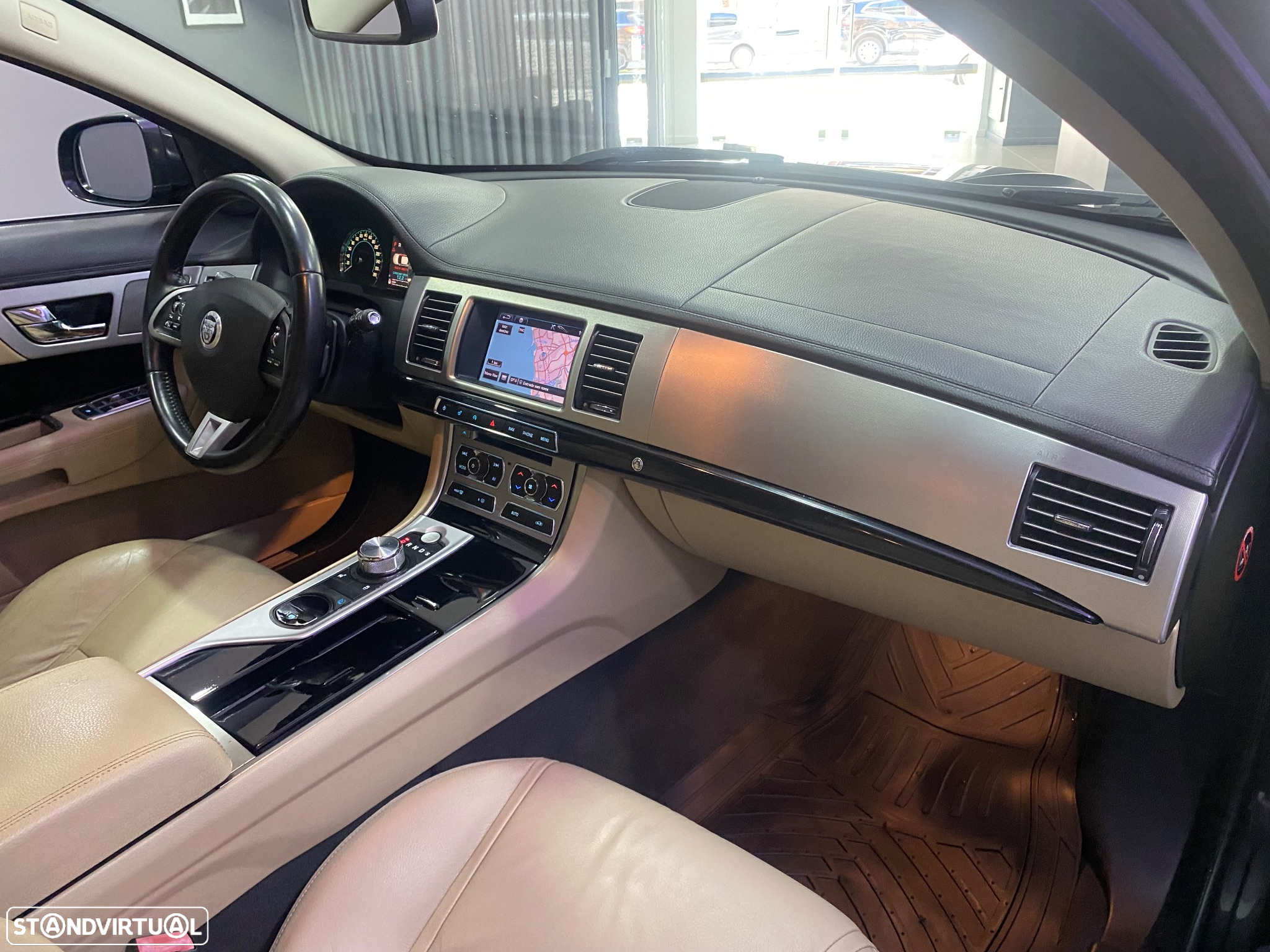 Jaguar XF 2.2 D R-Sport - 35