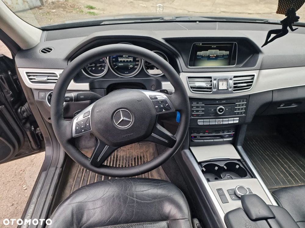 Mercedes-Benz Klasa E 220 CDI DPF BlueEFFICIENCY 7G-TRONIC Elegance - 2