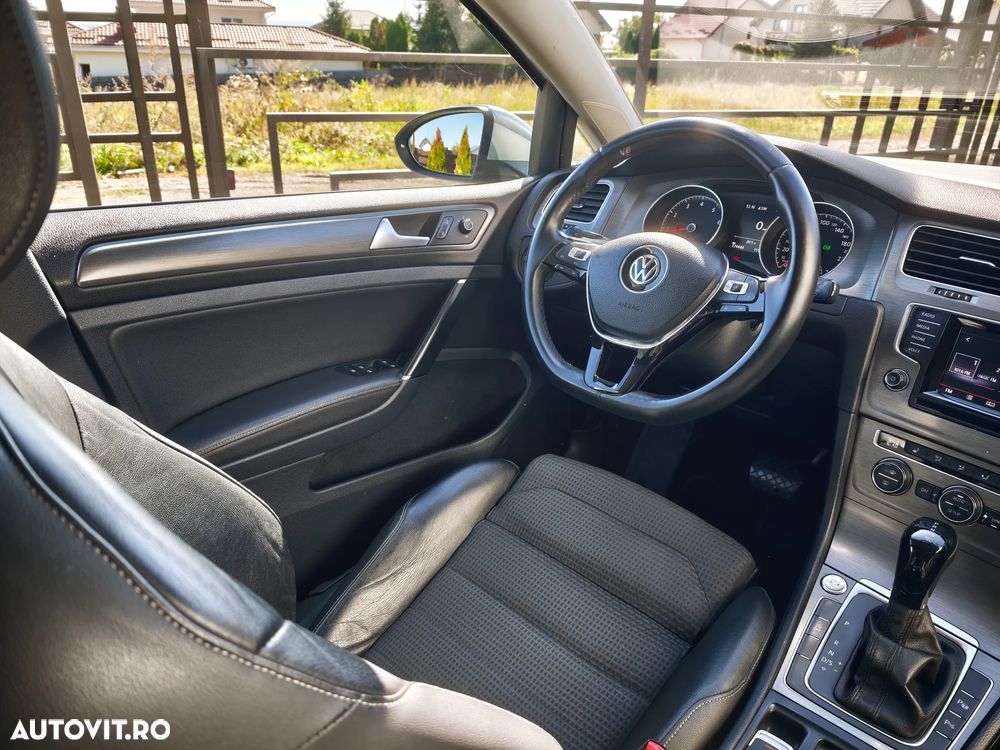 Volkswagen Golf - 11