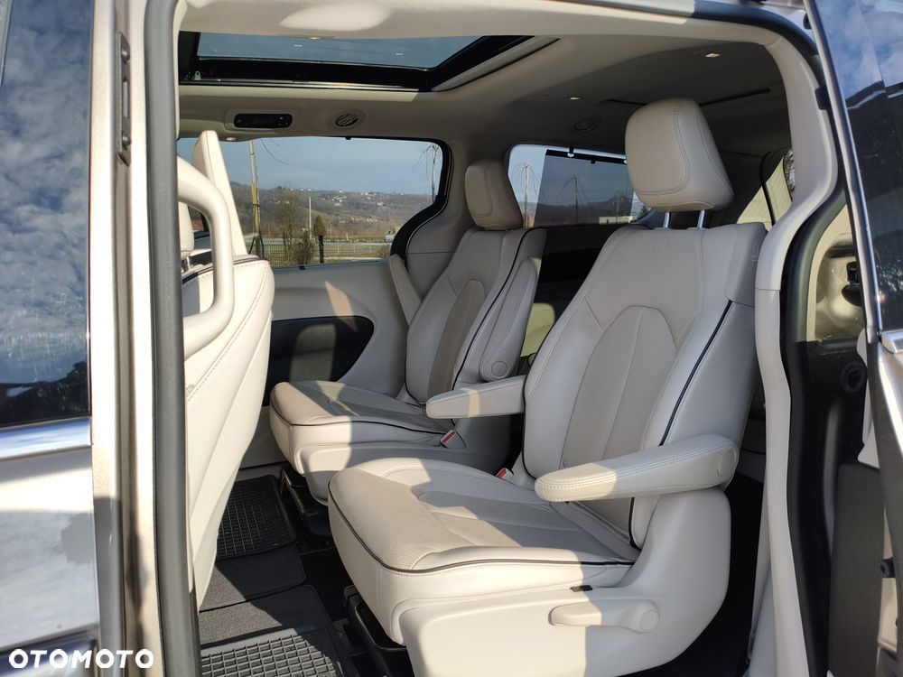 Chrysler Pacifica - 20