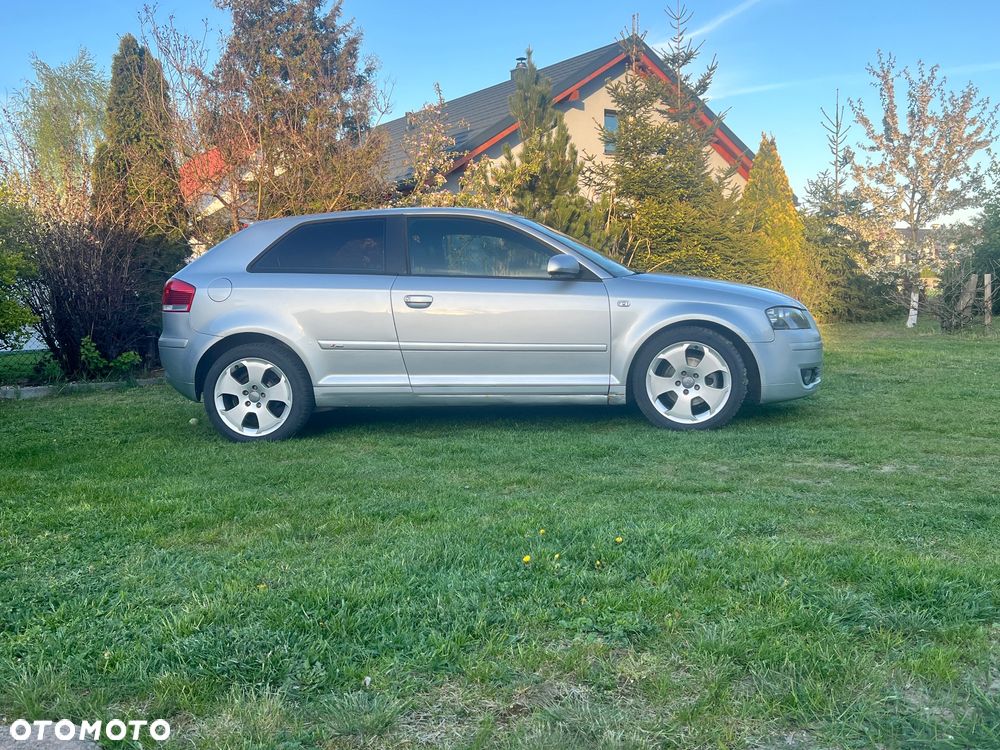 Audi A3 3-drzwiowe 1.6 FSI S Line Sportpaket plus - 2