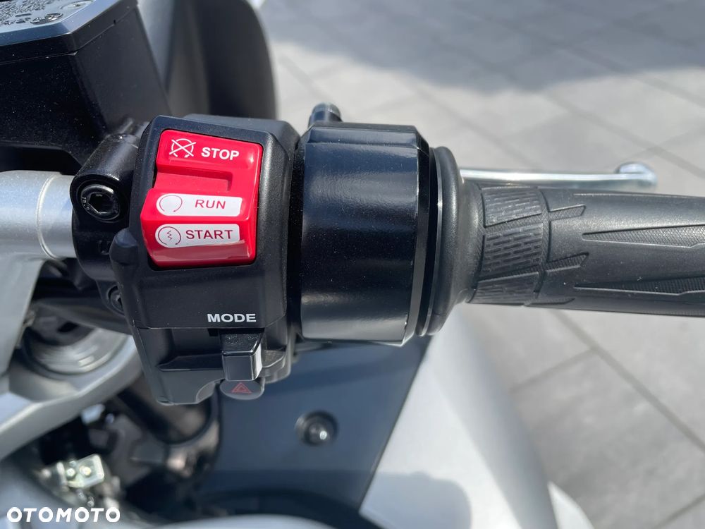 Yamaha FJR - 12