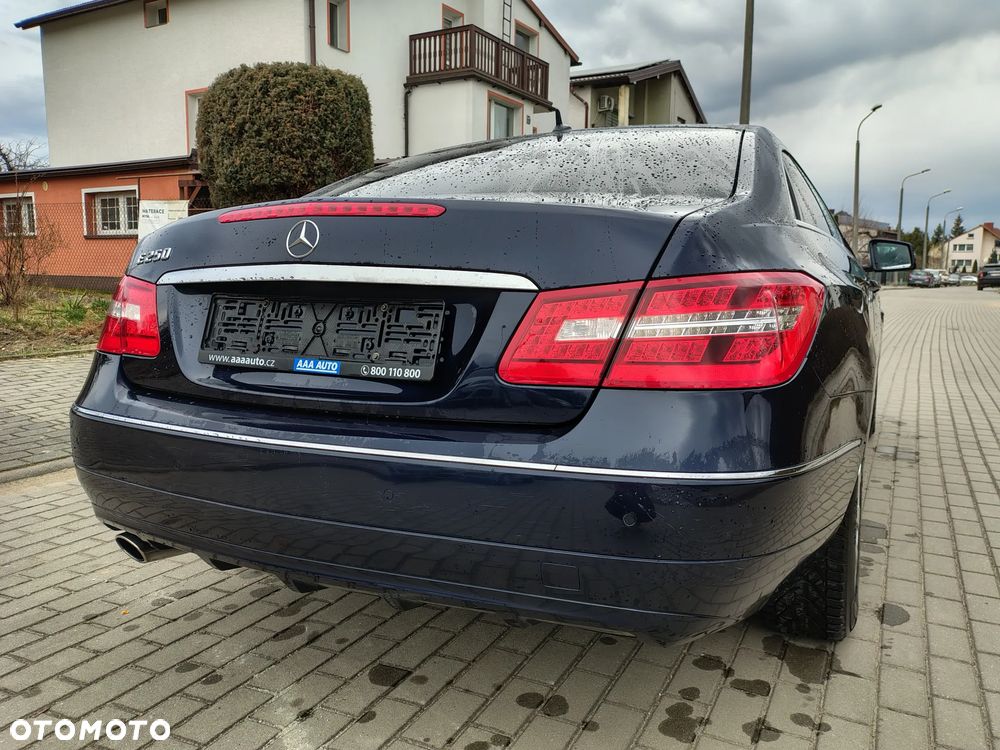 Mercedes-Benz Klasa E 250 CGI Coupe BlueEFFICIENCY Automatik Avantgarde - 10