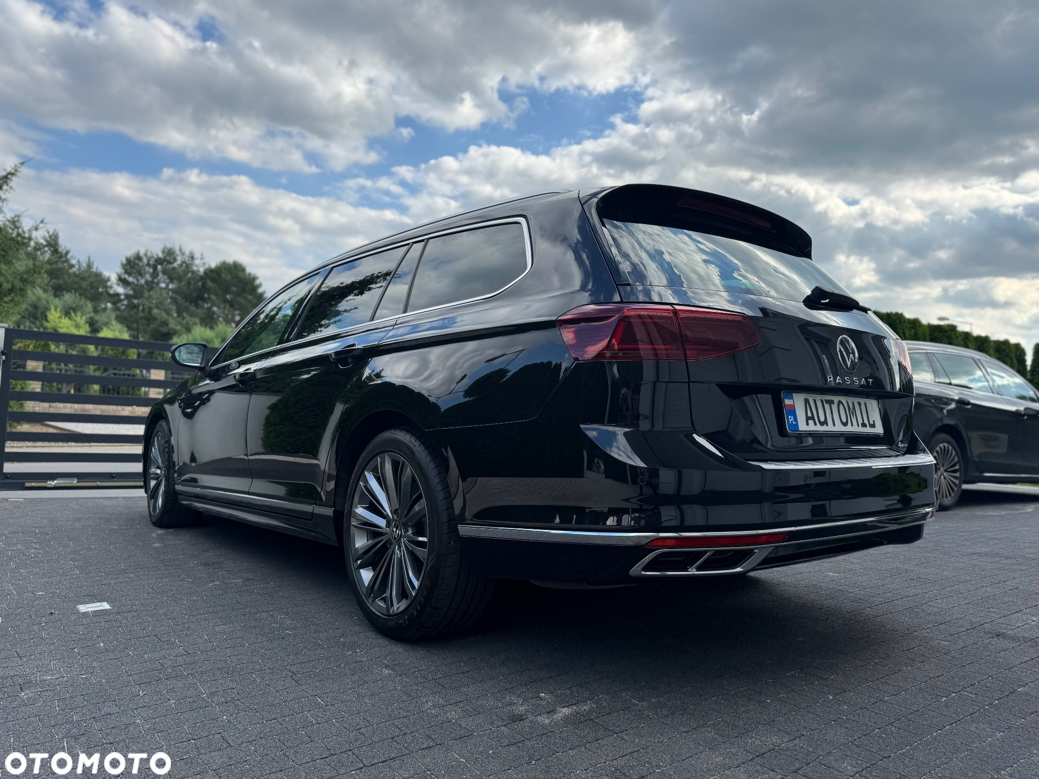 Volkswagen Passat Variant 2.0 TDI SCR DSG 4Motion Elegance - 12