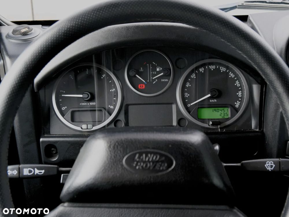 Land Rover Defender - 22
