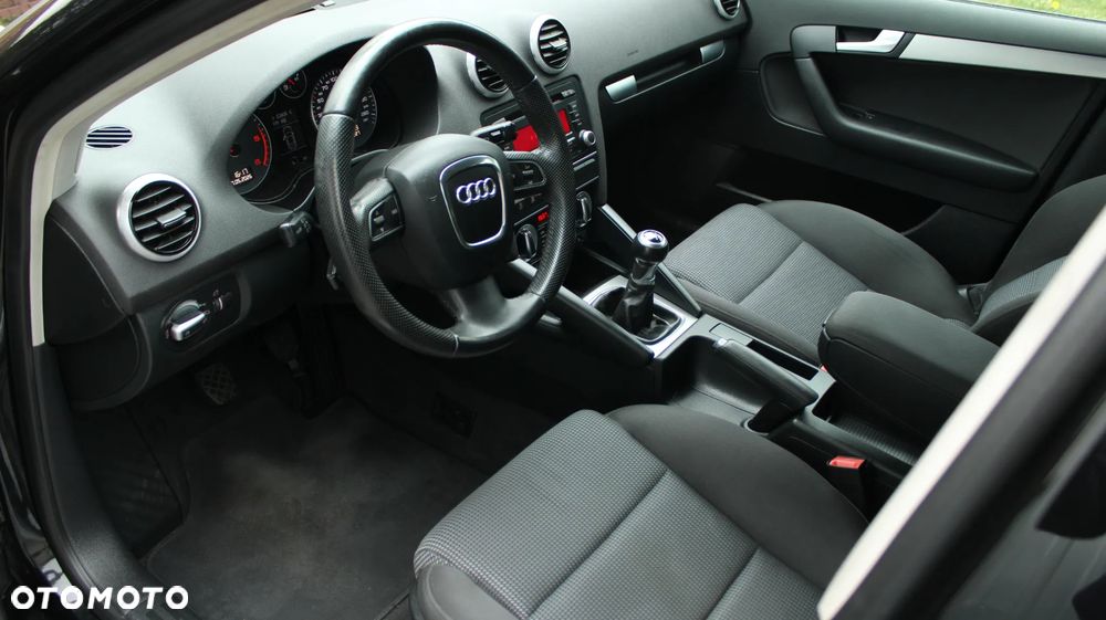 Audi A3 Sportback 1.6 TDI Attraction - 32