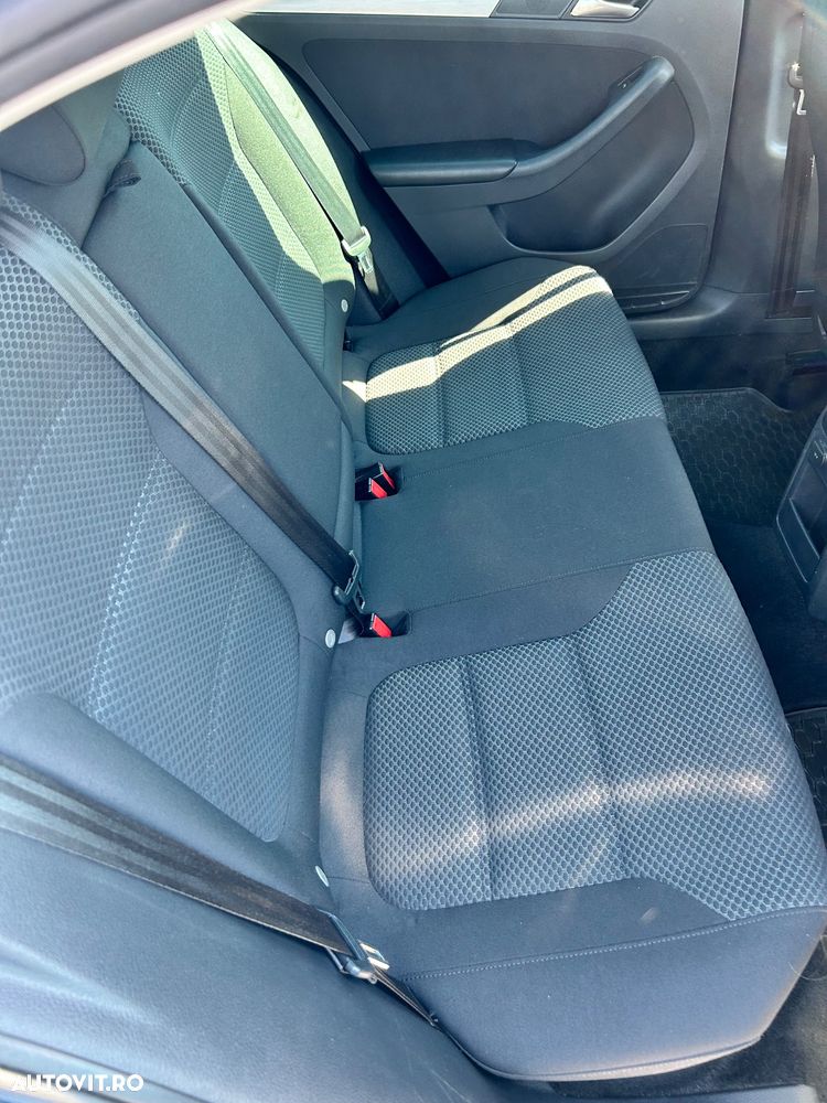 Volkswagen Jetta 2.0 TDI Comfortline - 8