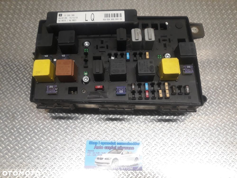 SKRZYNKA BEZPIECZNIKÓW MODUŁ BSM OPEL ZAFIRA B 1,7 CDTI  13268306 - 1