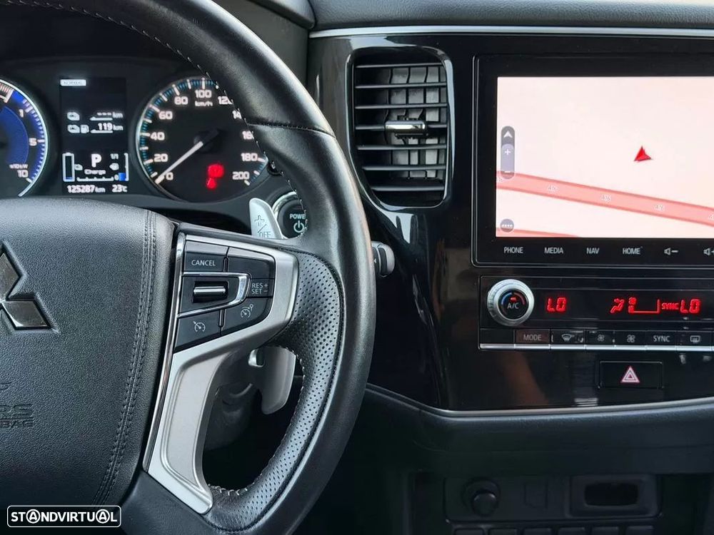 Mitsubishi Outlander 2.4 Instyle - 26