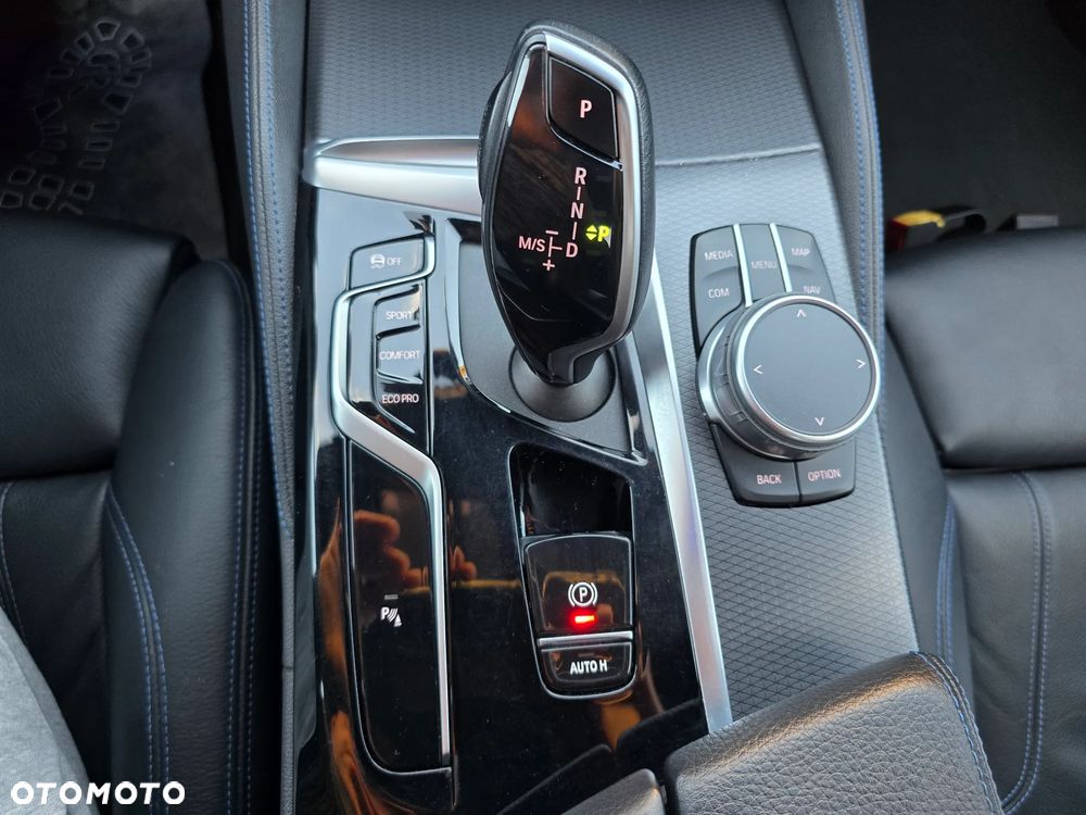 BMW Seria 5 530d xDrive - 31