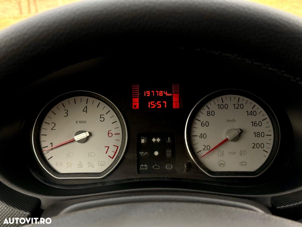 Dacia Logan 1.6 16V Laureate - 32