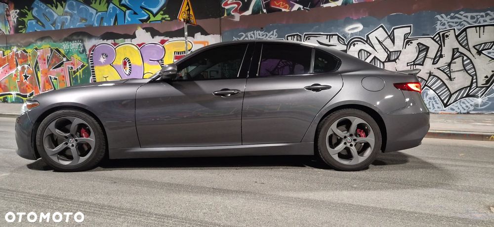 Alfa Romeo Giulia - 5