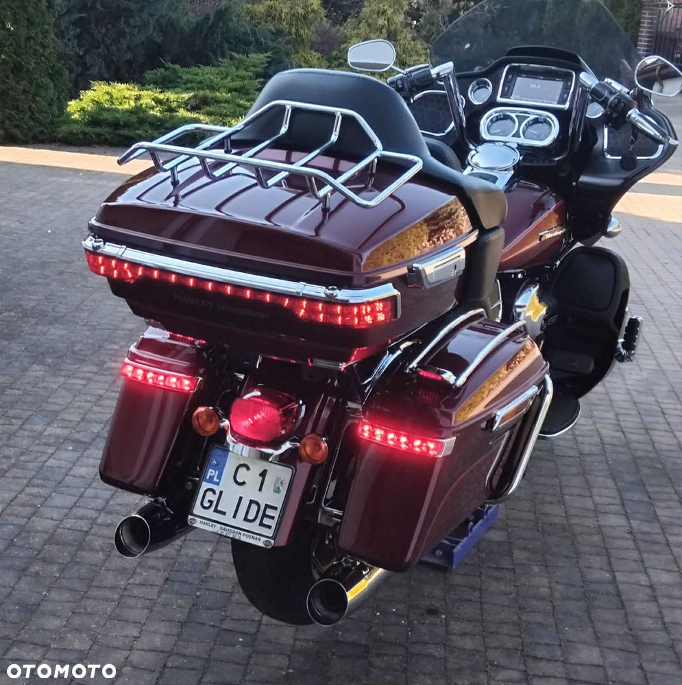 Harley-Davidson Touring Road Glide - 2