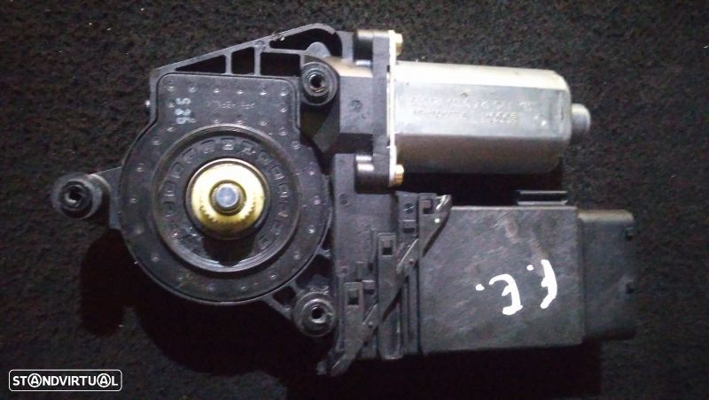 Motor Do Elevador Porta F.E Volkswagen Passat (3B3) - 2