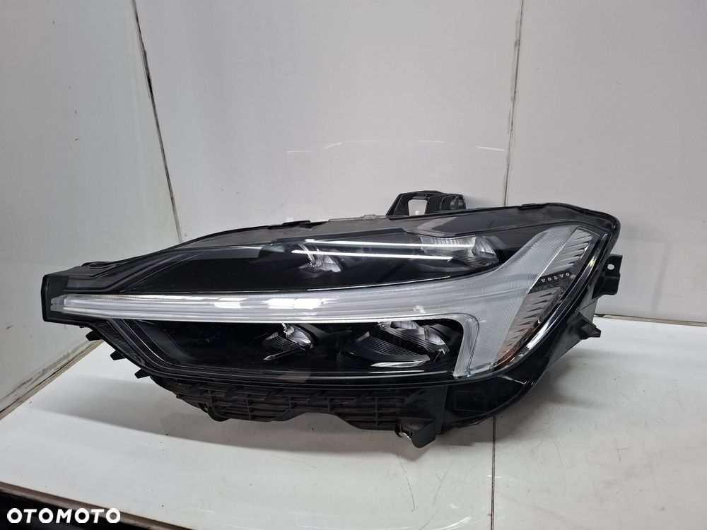 LEWA LAMPA PRZEDNIA PRZÓD VOLVO XC60 II LIFT FULL LED 32404705 IDEALNA - 1