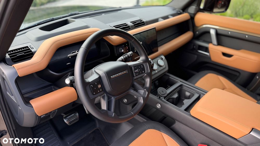 Land Rover Defender 3.0 D300 mHEV - 11