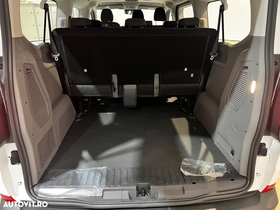 Volkswagen Caravelle - 28