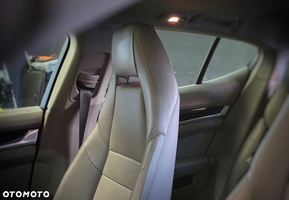 Porsche Panamera 4S PDK - 33