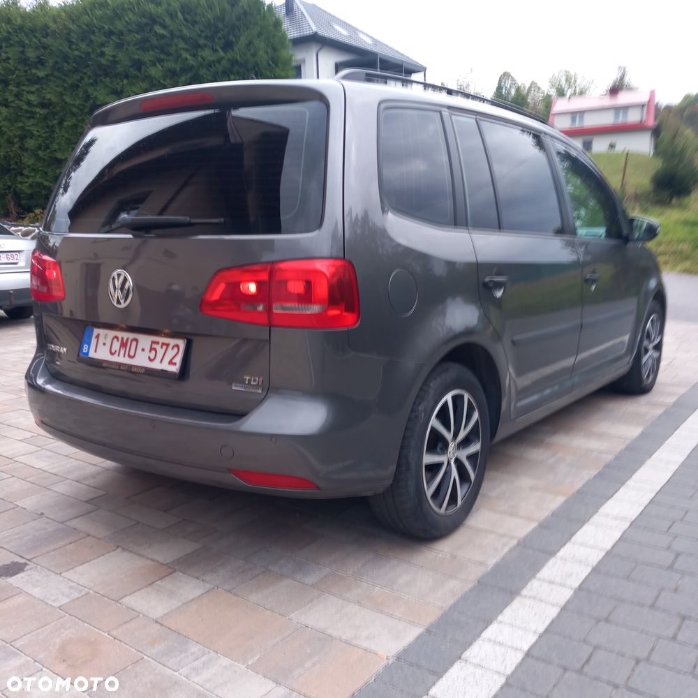 Volkswagen Touran 2011 photo 2