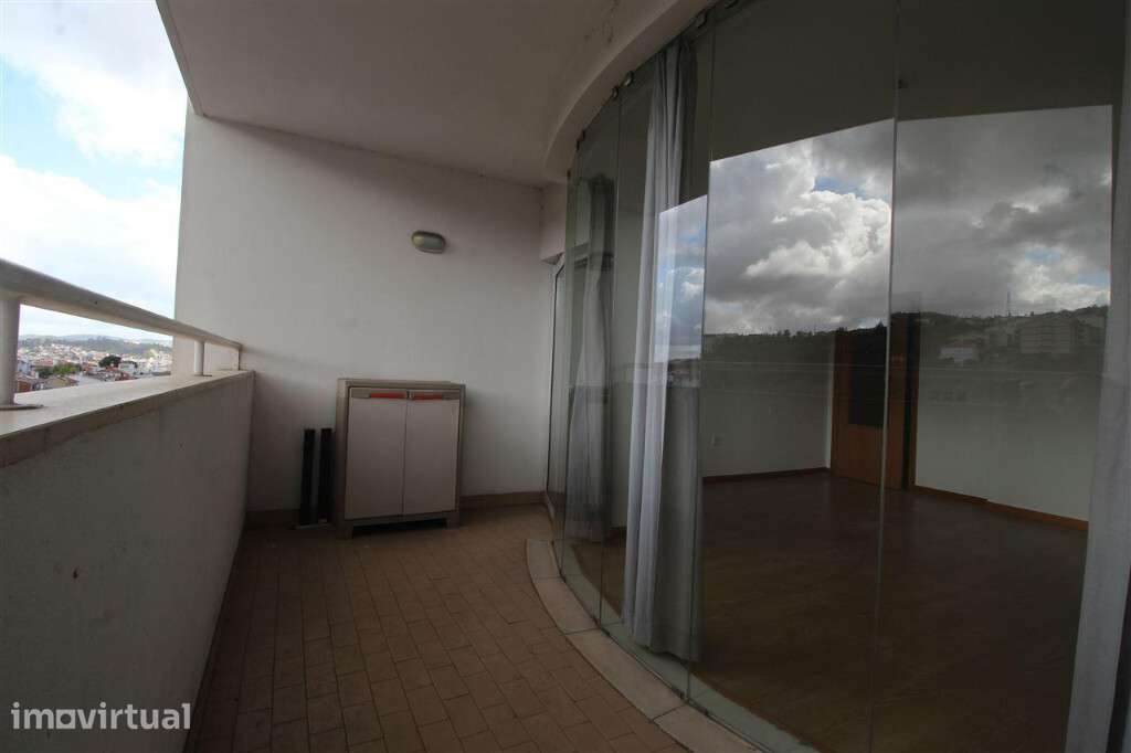 Apartamento T1 com lugar de garagem em zona da Solum - Grande imagem: 4/6