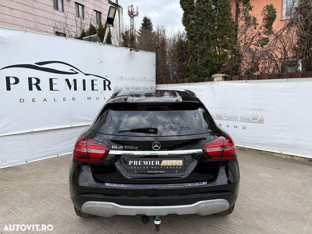 Mercedes-Benz GLA - 10