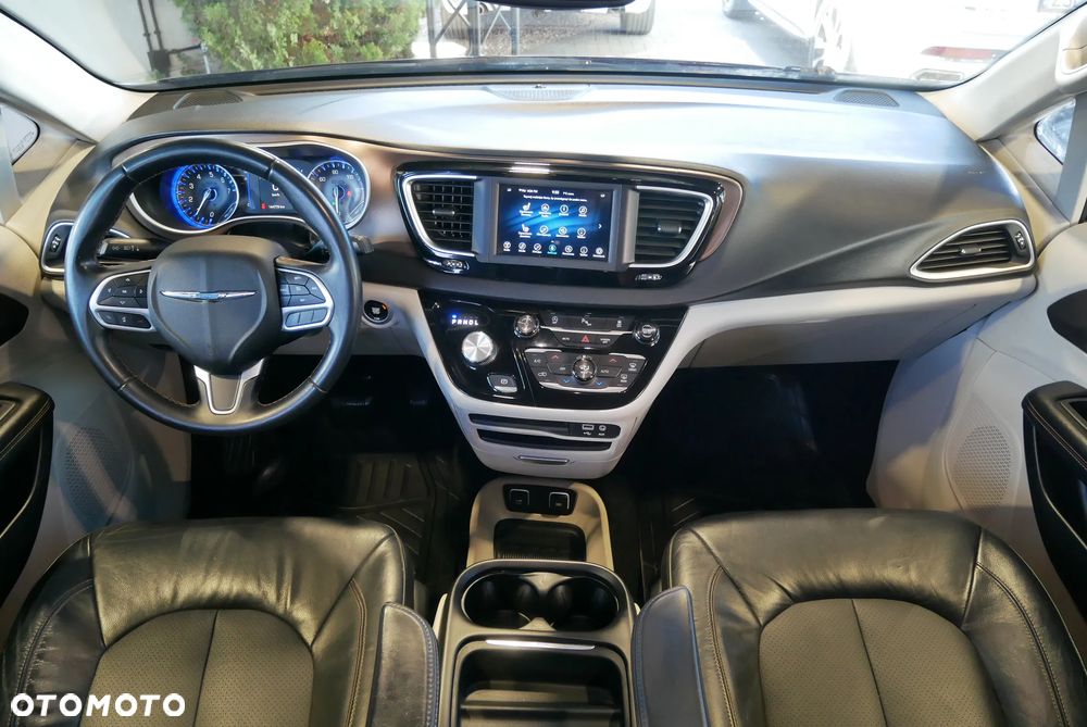 Chrysler Pacifica - 16