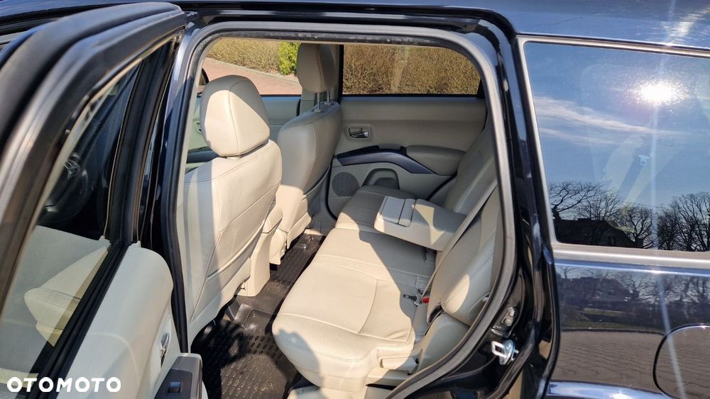 Mitsubishi Outlander 2.0 DI-D 4WD Invite - 16