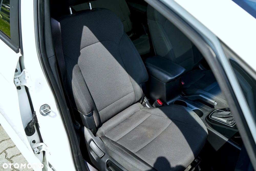 Kia Carens 1.7 CRDi L DCT - 19