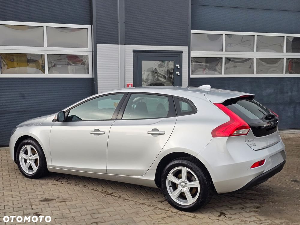 Volvo V40 D2 Momentum - 16