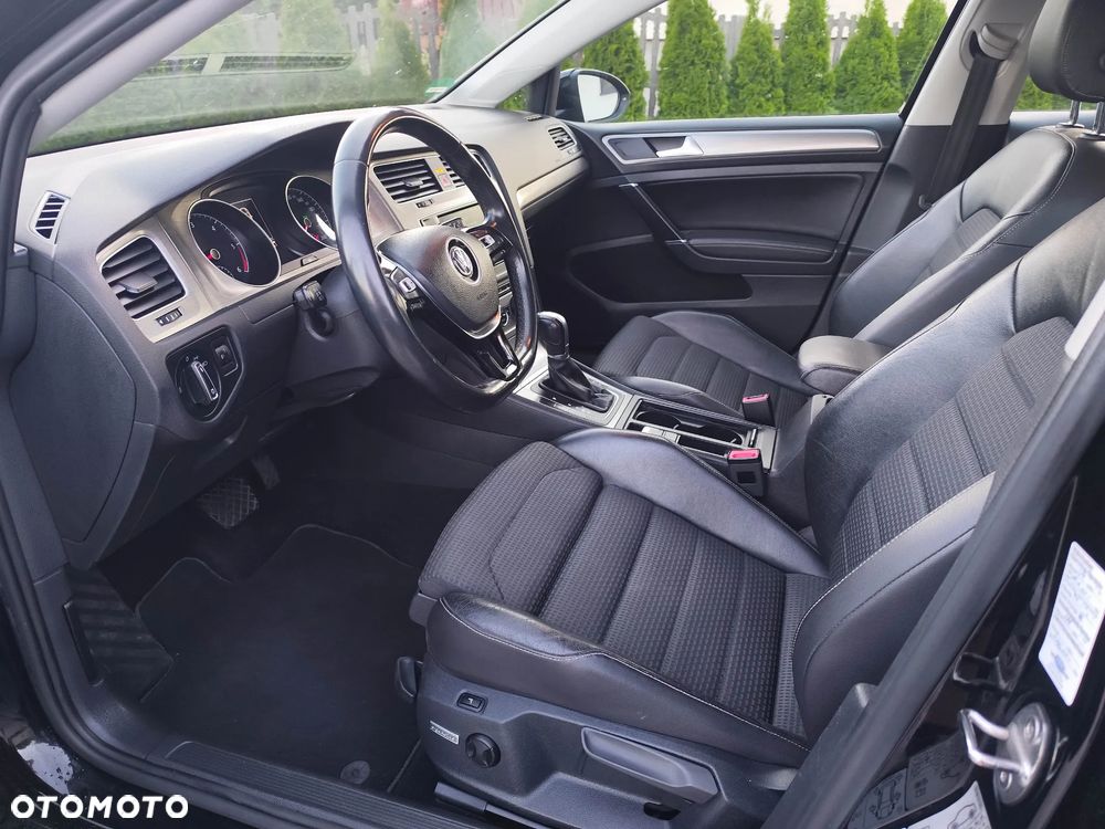 Volkswagen Golf - 10
