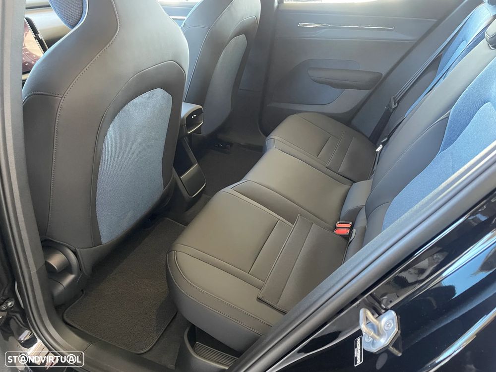 Volvo EX30 51 kWh Single Motor Black Edition - 17