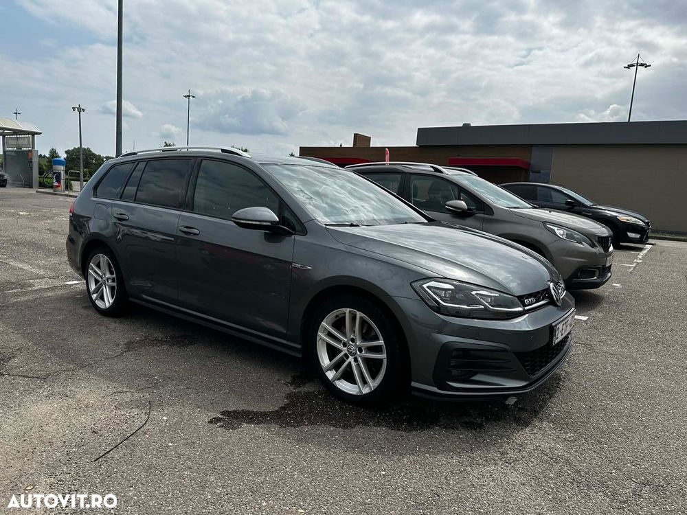 Volkswagen Golf - 2