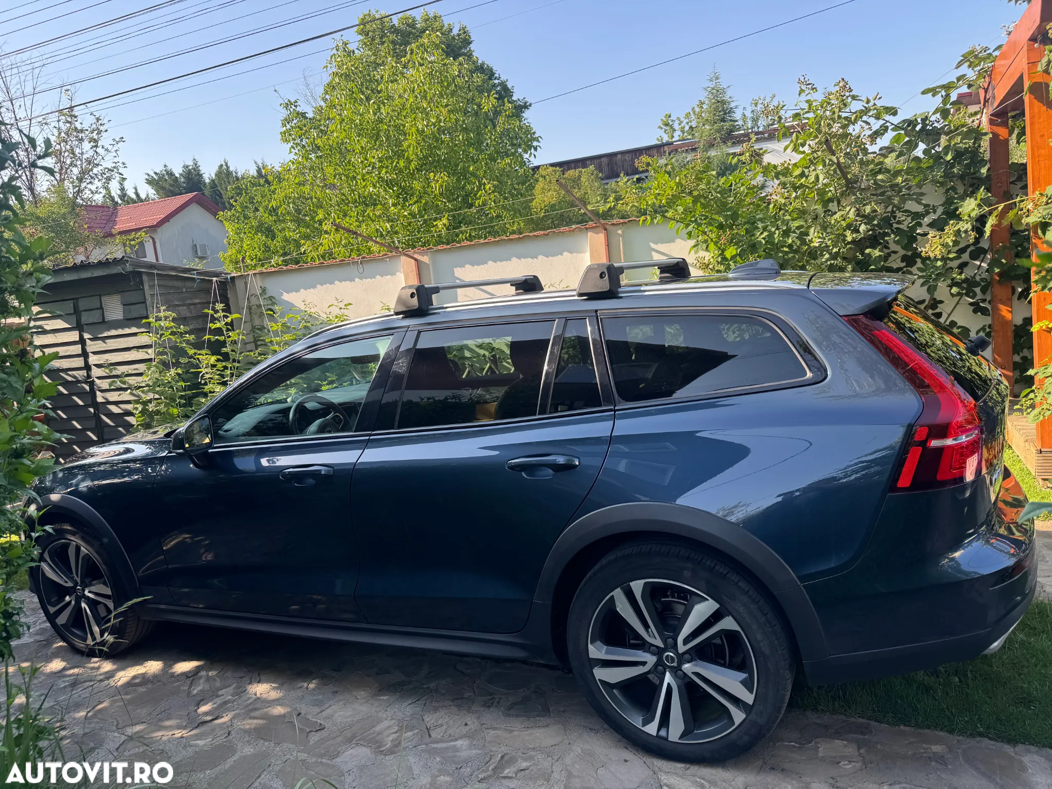 Volvo V60 B4 MHEV AT8 FWD Momentum Pro - 3