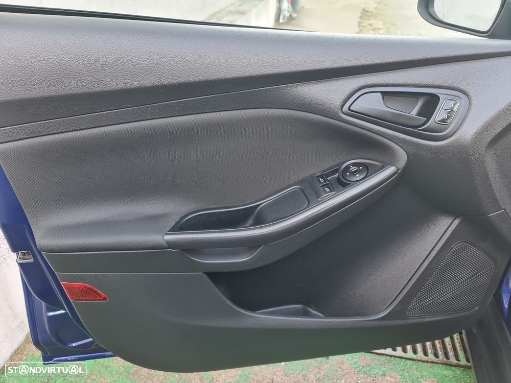 Ford Focus 1.0 SCTi Titanium - 11