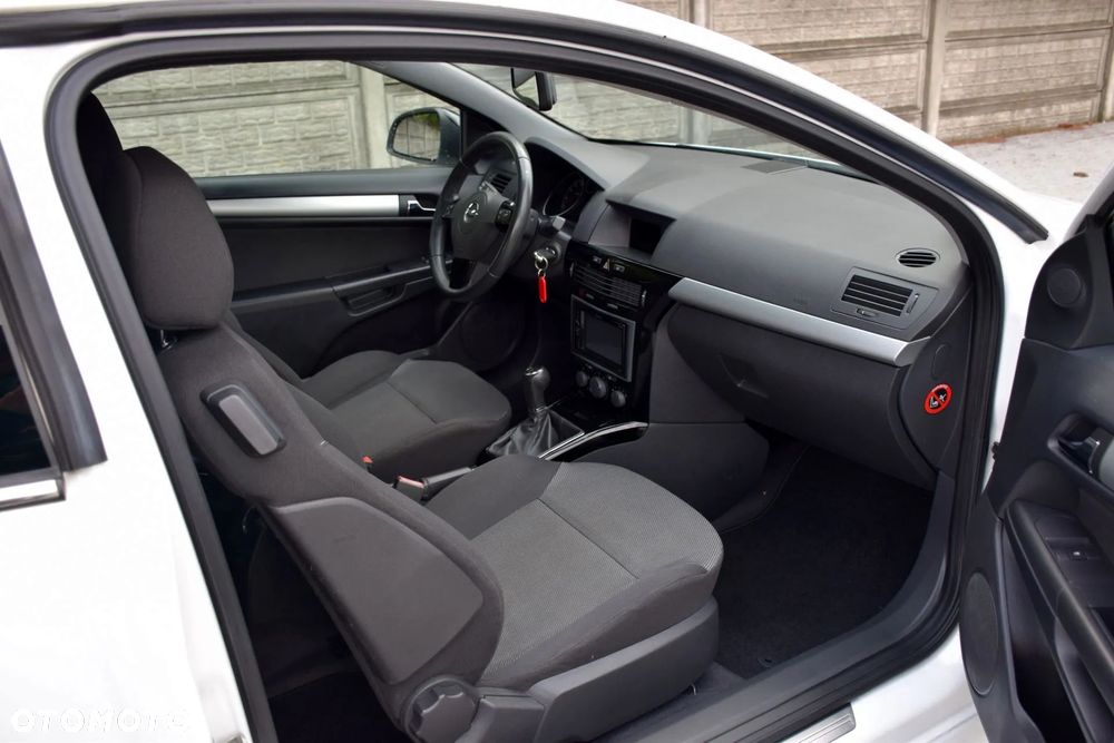 Opel Astra III GTC 1.6 Sport - 8