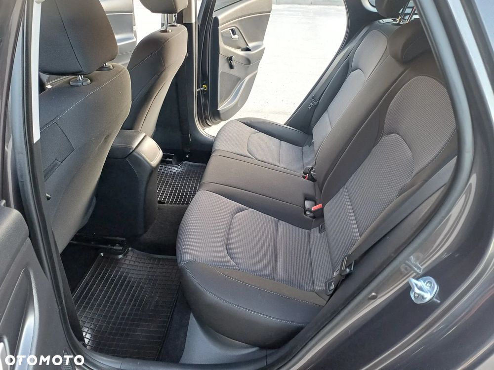 Hyundai i30 blue Kombi 1.4 - 27