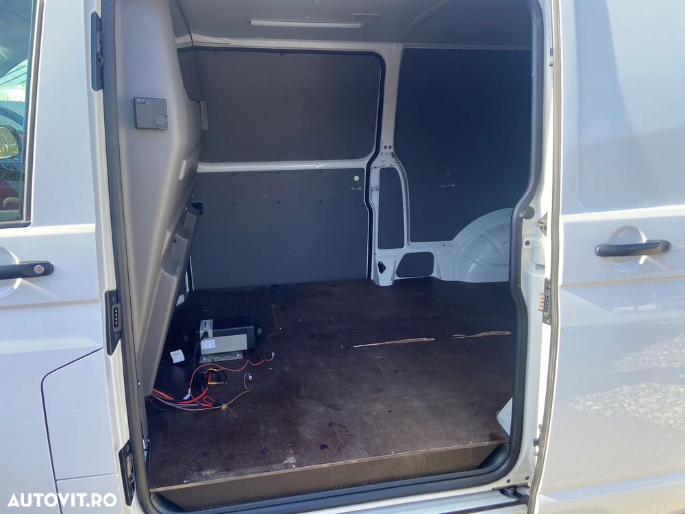 Volkswagen Transporter T6.1 - 21