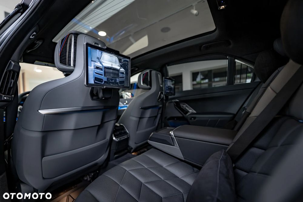 BMW Seria 7 740Li xDrive - 32