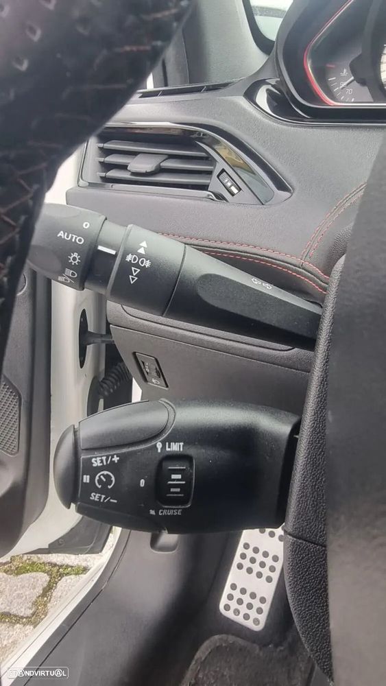 Peugeot 208 - 5