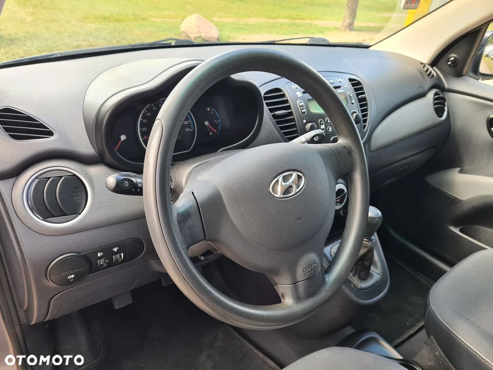 Hyundai i10 1.1 - 8