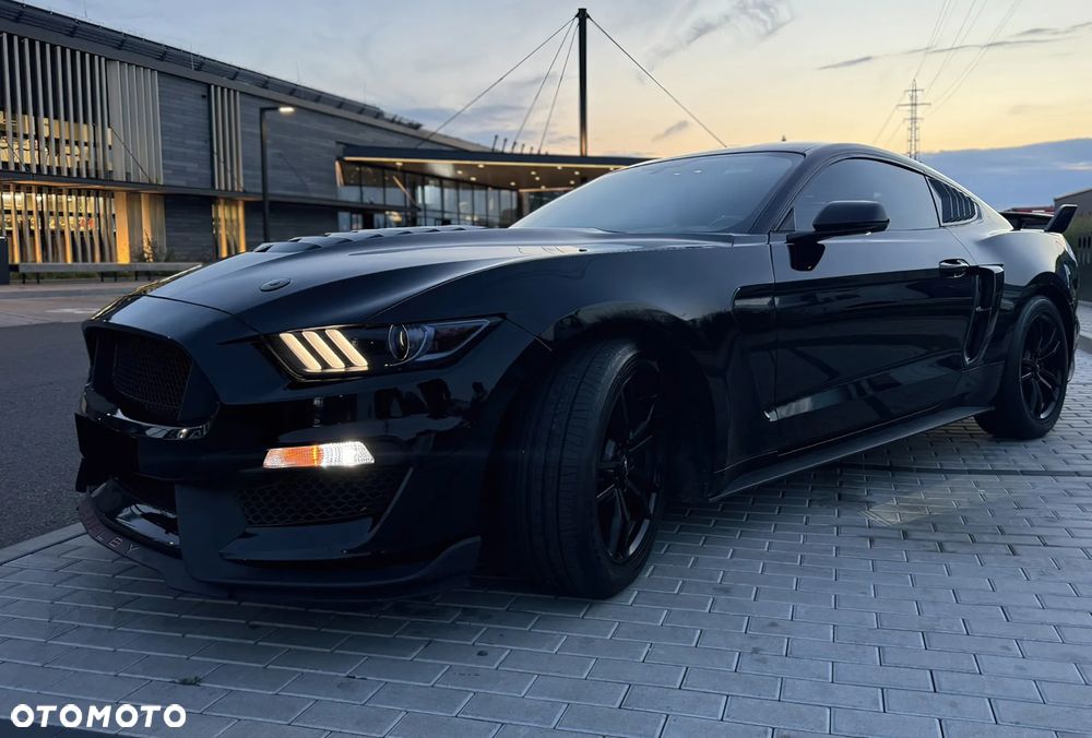 Ford Mustang - 1