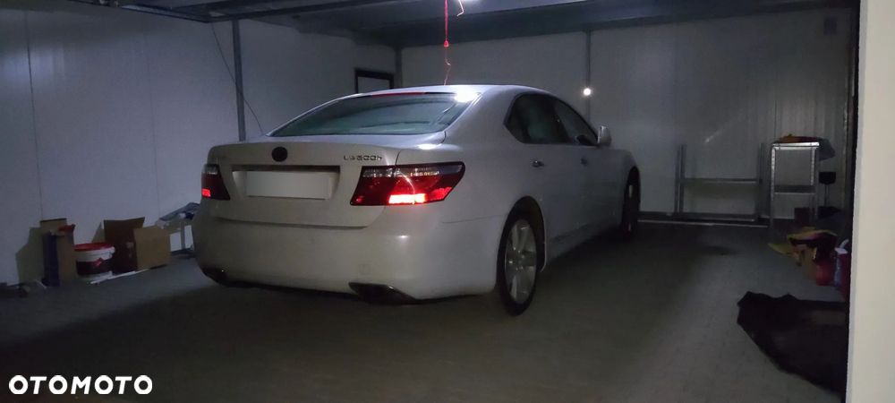 Lexus LS - 12