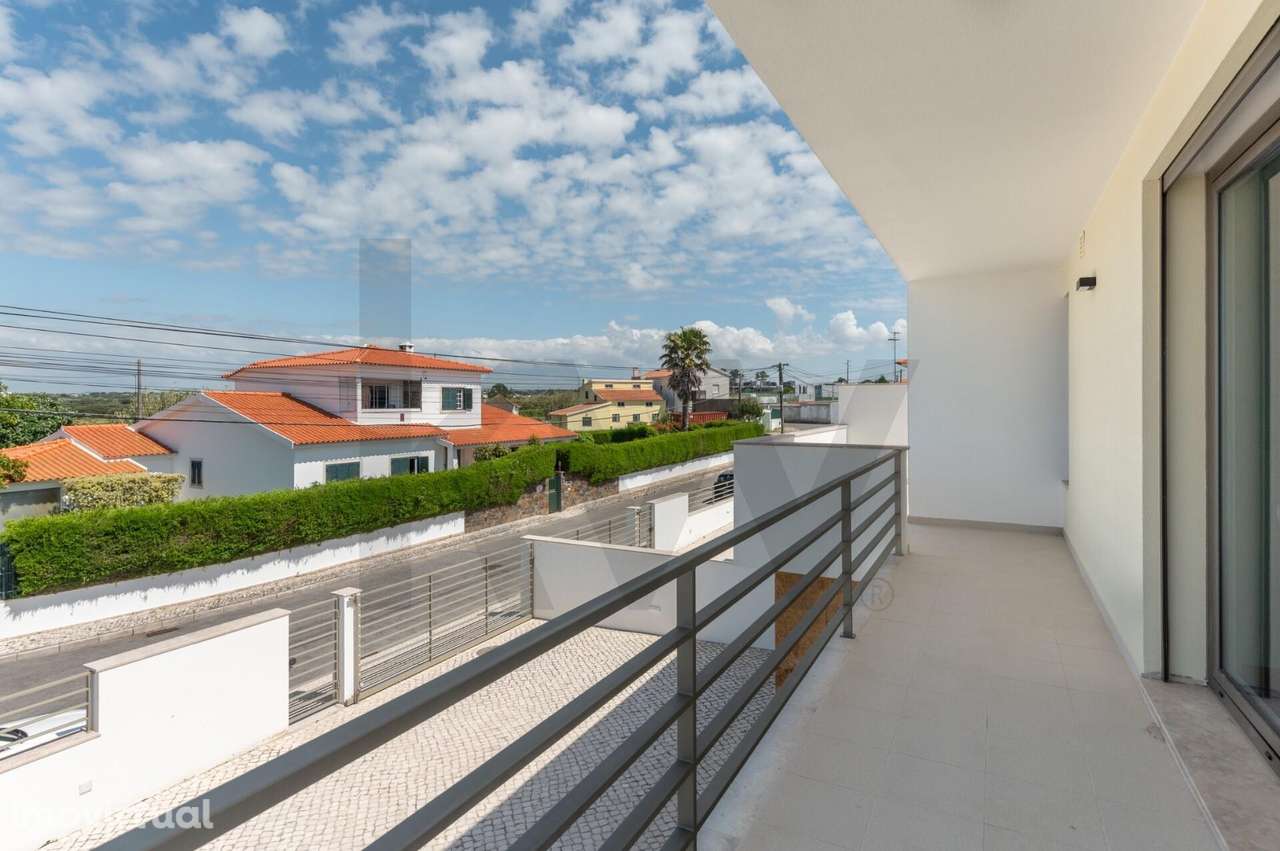 Moradia T4 no Magoito com Piscina e Jardim situada entre a Aldeia e o - Grande imagem: 4/38