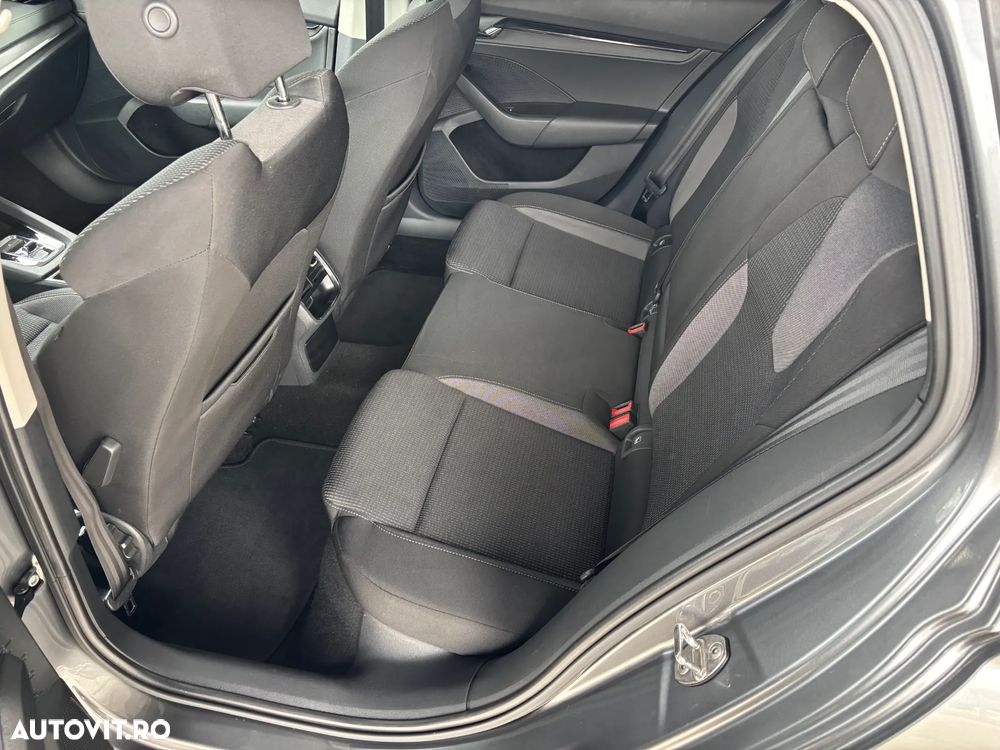 Skoda Octavia 2.0 TDI DSG Ambition - 32