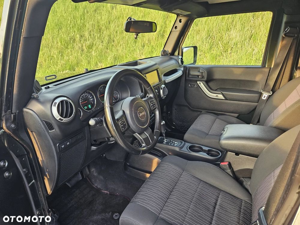 Jeep Wrangler 2.8 CRD Unlim Rubicon - 12
