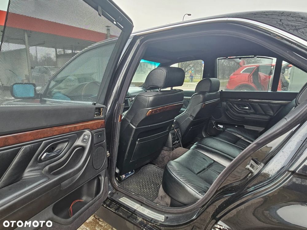 BMW Seria 7 750i - 9