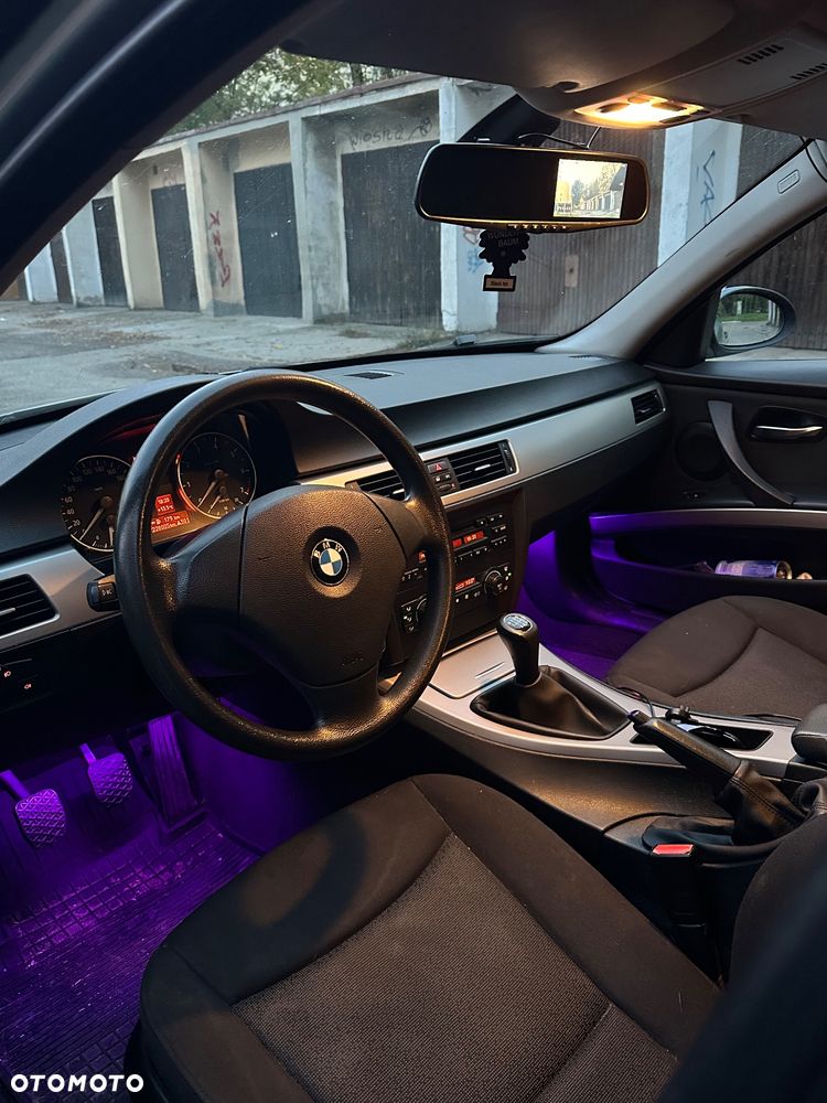 BMW Seria 3 318i - 15
