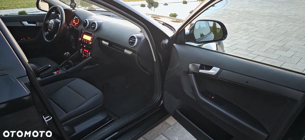 Audi A3 Sportback 1.6 Ambiente - 12