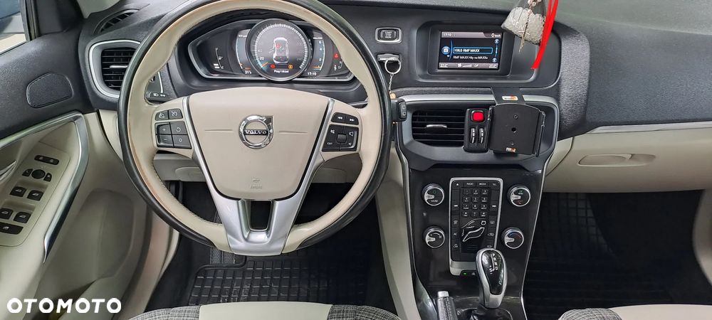 Volvo V40 T3 Geartronic Momentum - 27