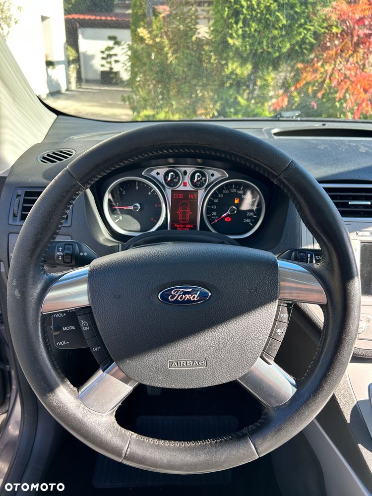 Ford Kuga - 16
